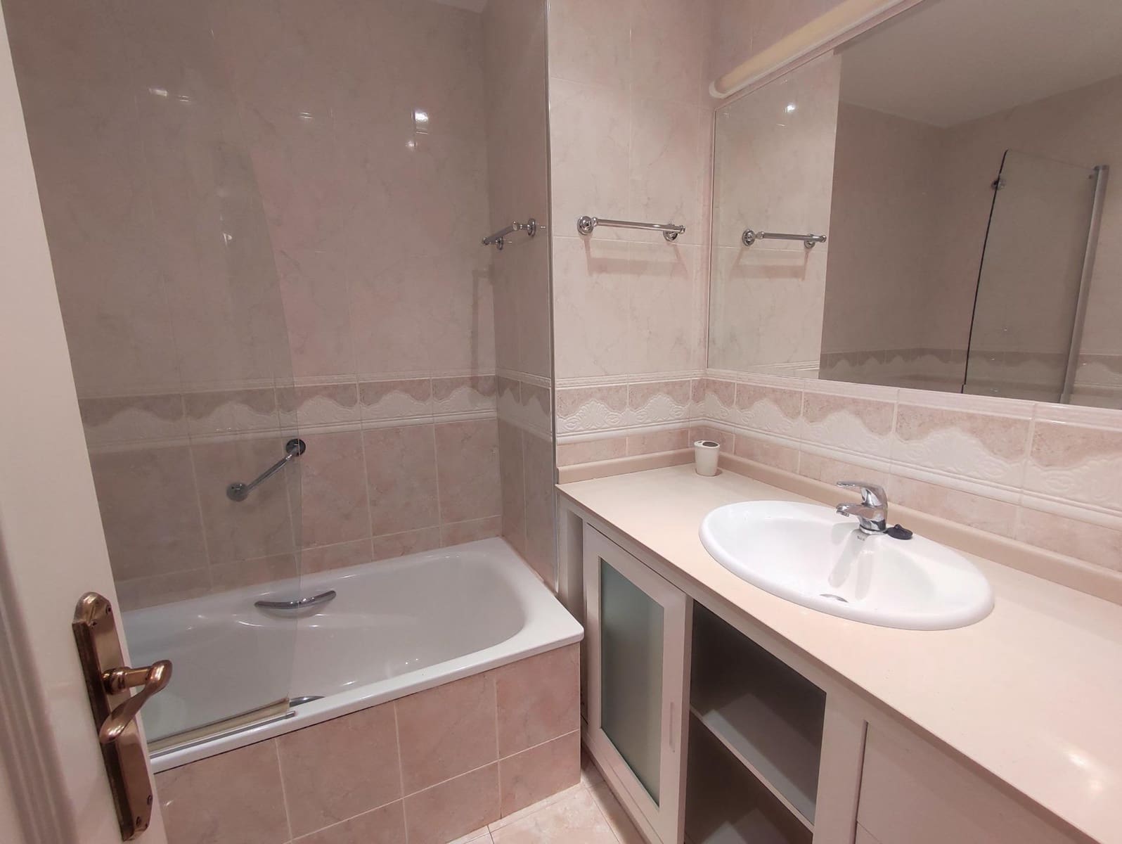 2 bedroom Flat for rent in Fuengirola with garage - € 1,400 (Ref: 9285435)