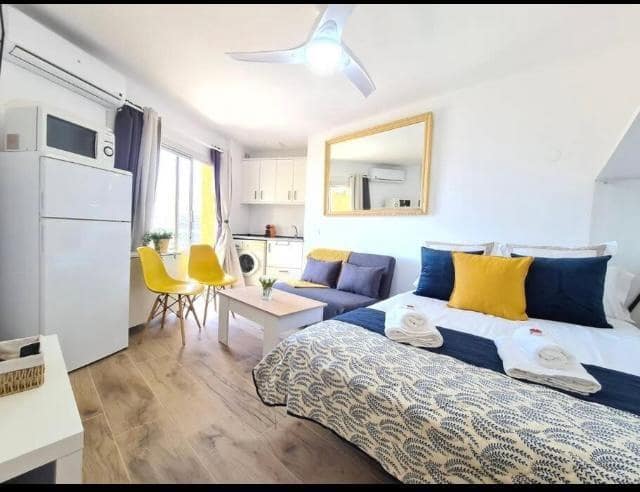 Studio til leje i Torrequebrada med swimmingpool - € 800 (Ref: 9285440)