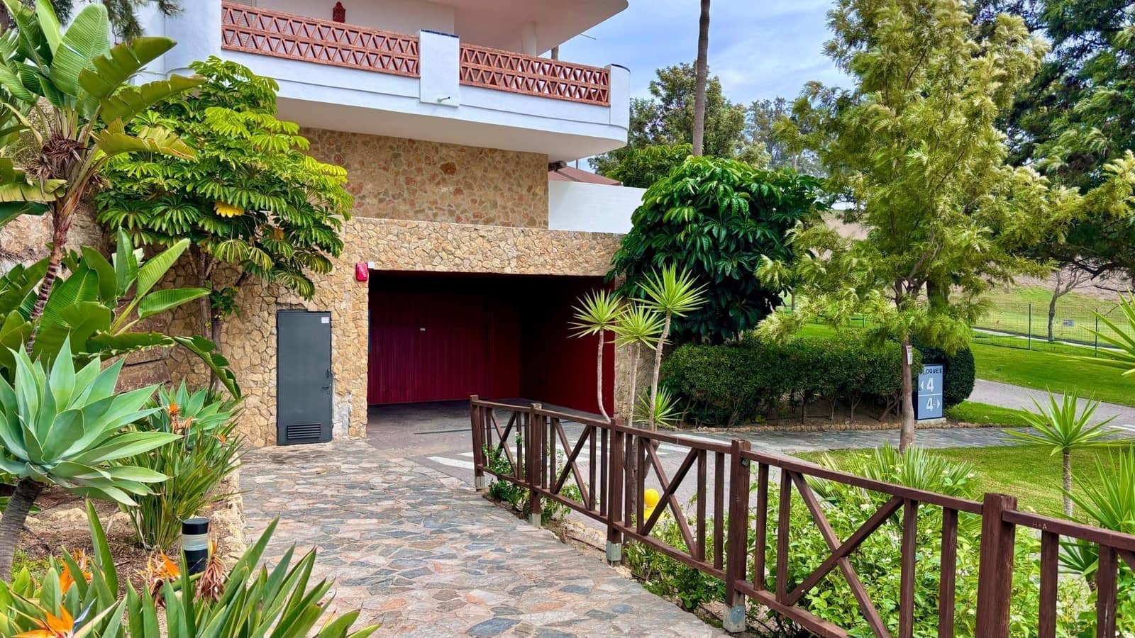 2 sypialnia Mieszkanie do wynajęcia w Riviera del Sol z basenem garażem - 1 480 € (Ref: 9285445)