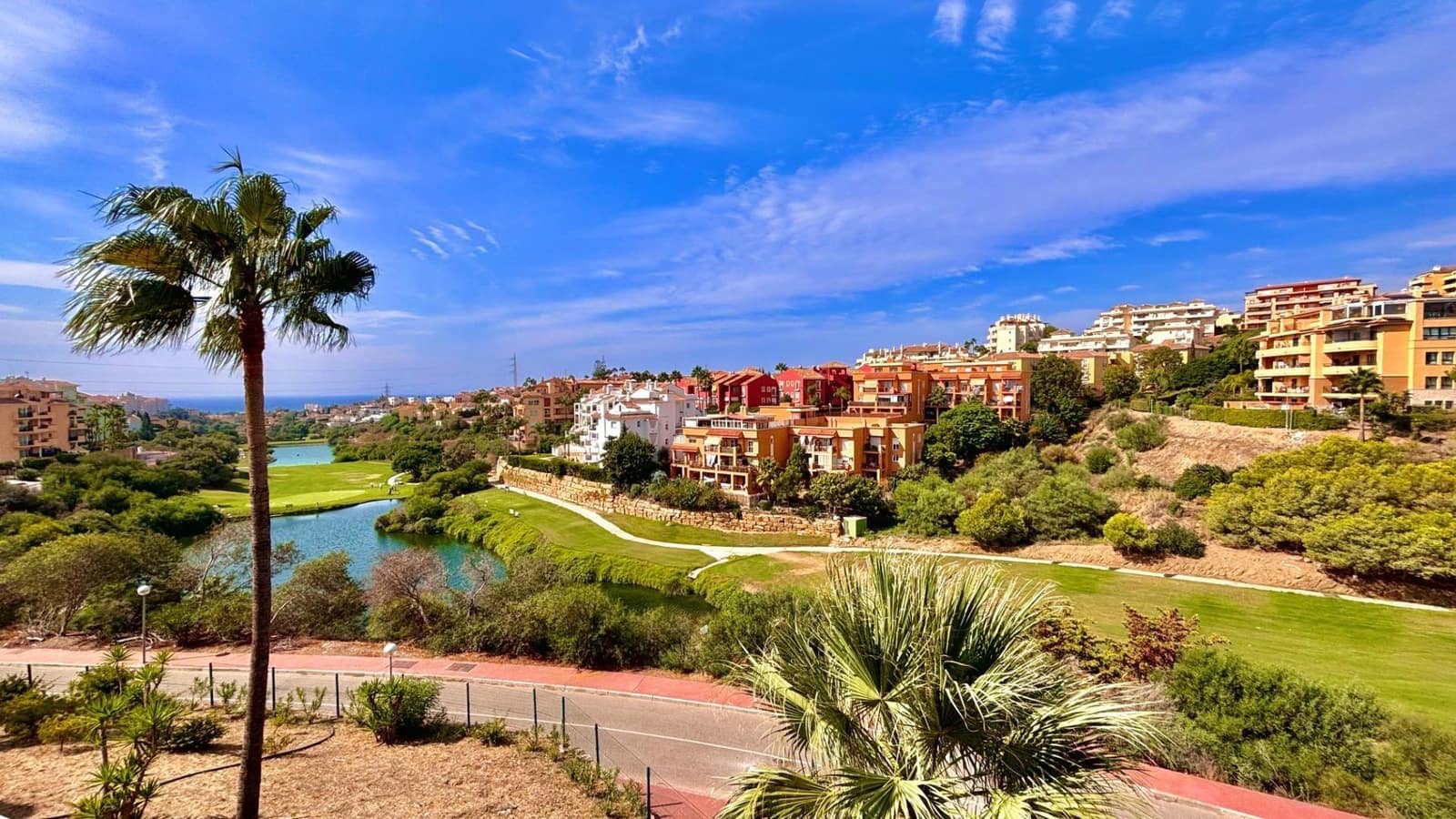 2 sypialnia Mieszkanie do wynajęcia w Riviera del Sol z basenem garażem - 1 480 € (Ref: 9285445)