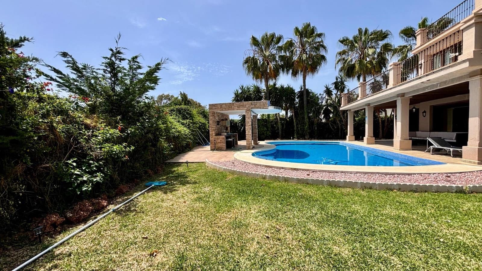 3 soveværelse Villa til leje i Marbella med swimmingpool garage - € 6.500 (Ref: 9285446)