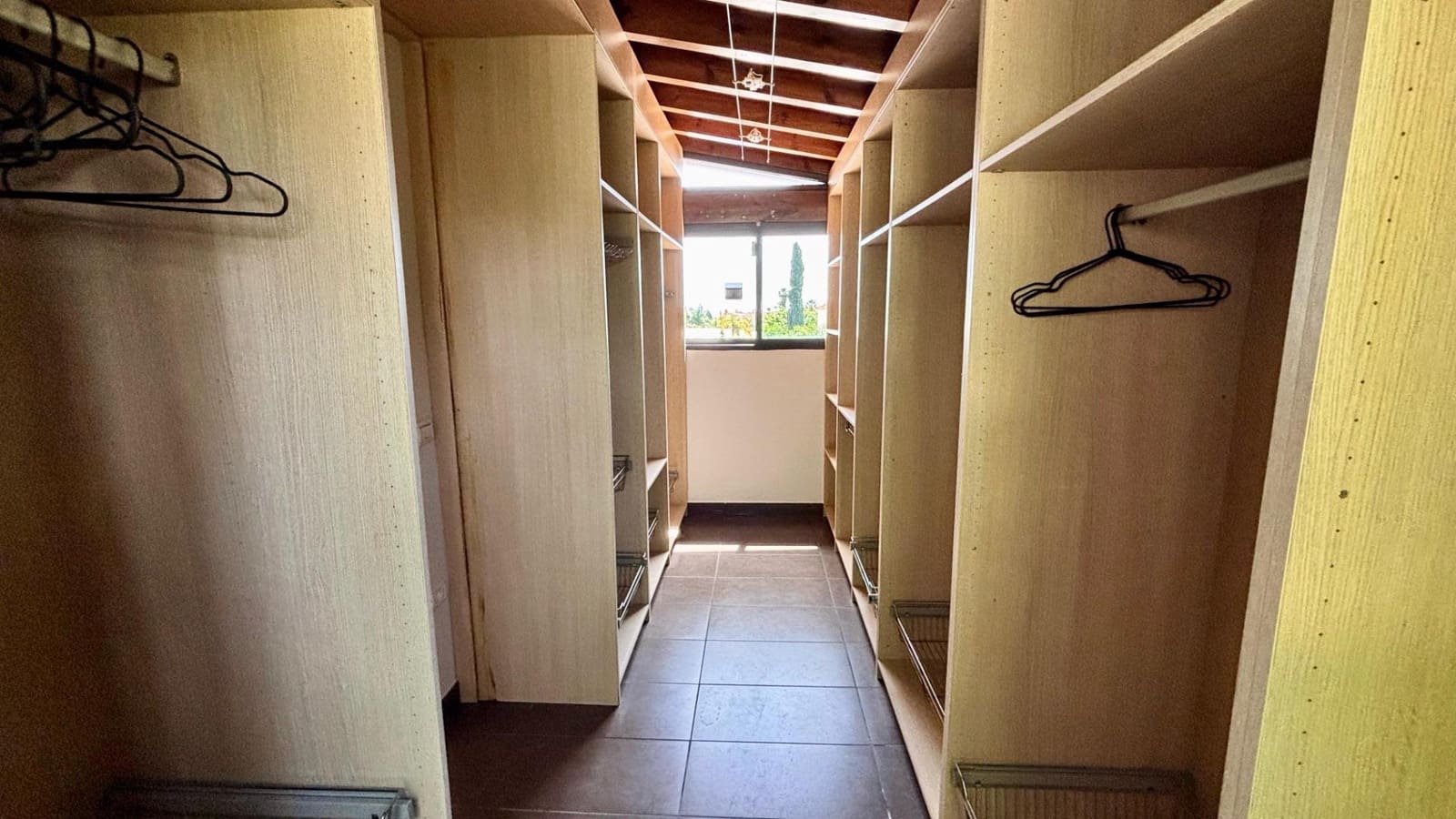 3 soveværelse Villa til leje i Marbella med swimmingpool garage - € 6.500 (Ref: 9285446)