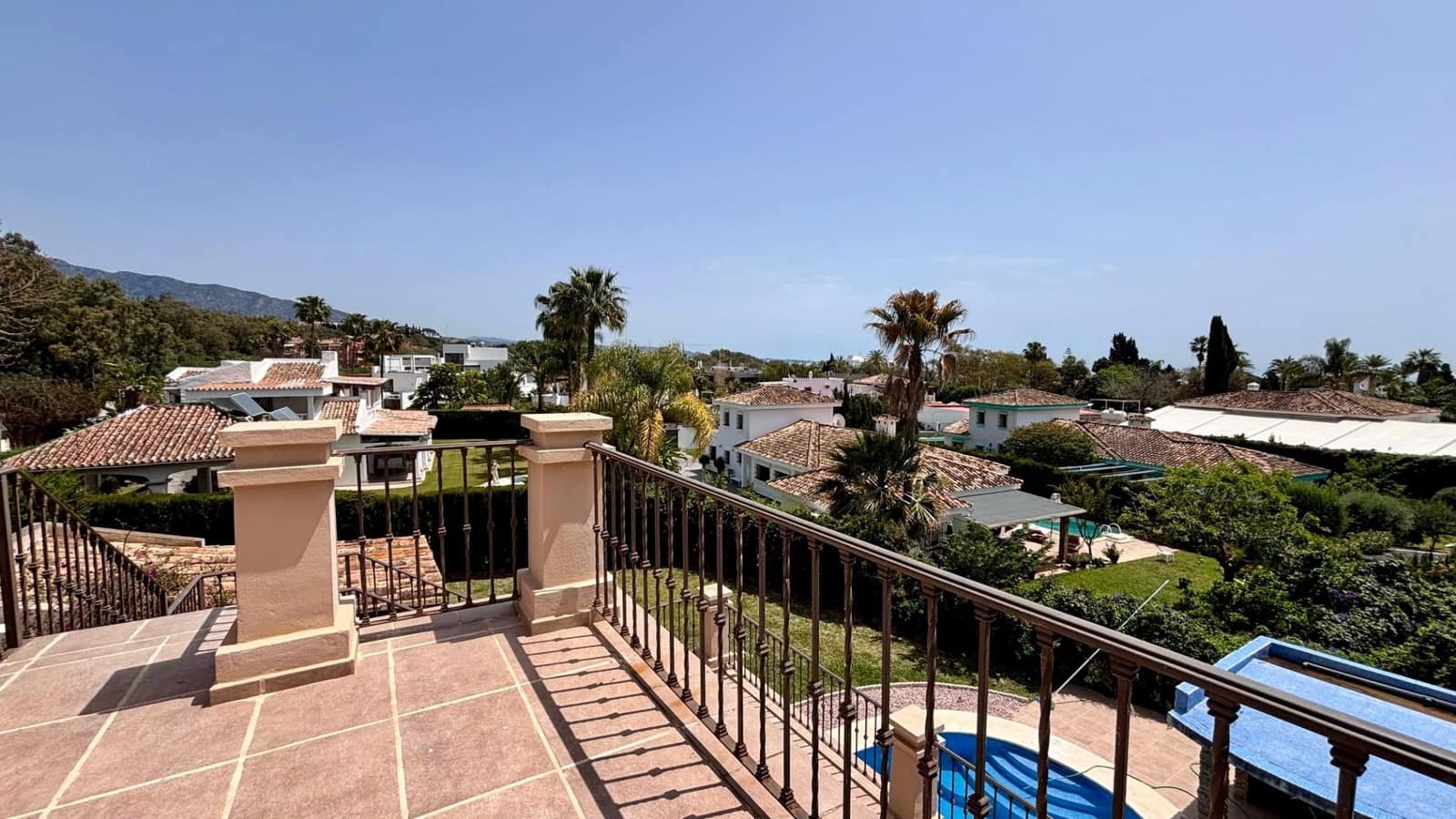 3 soveværelse Villa til leje i Marbella med swimmingpool garage - € 6.500 (Ref: 9285446)