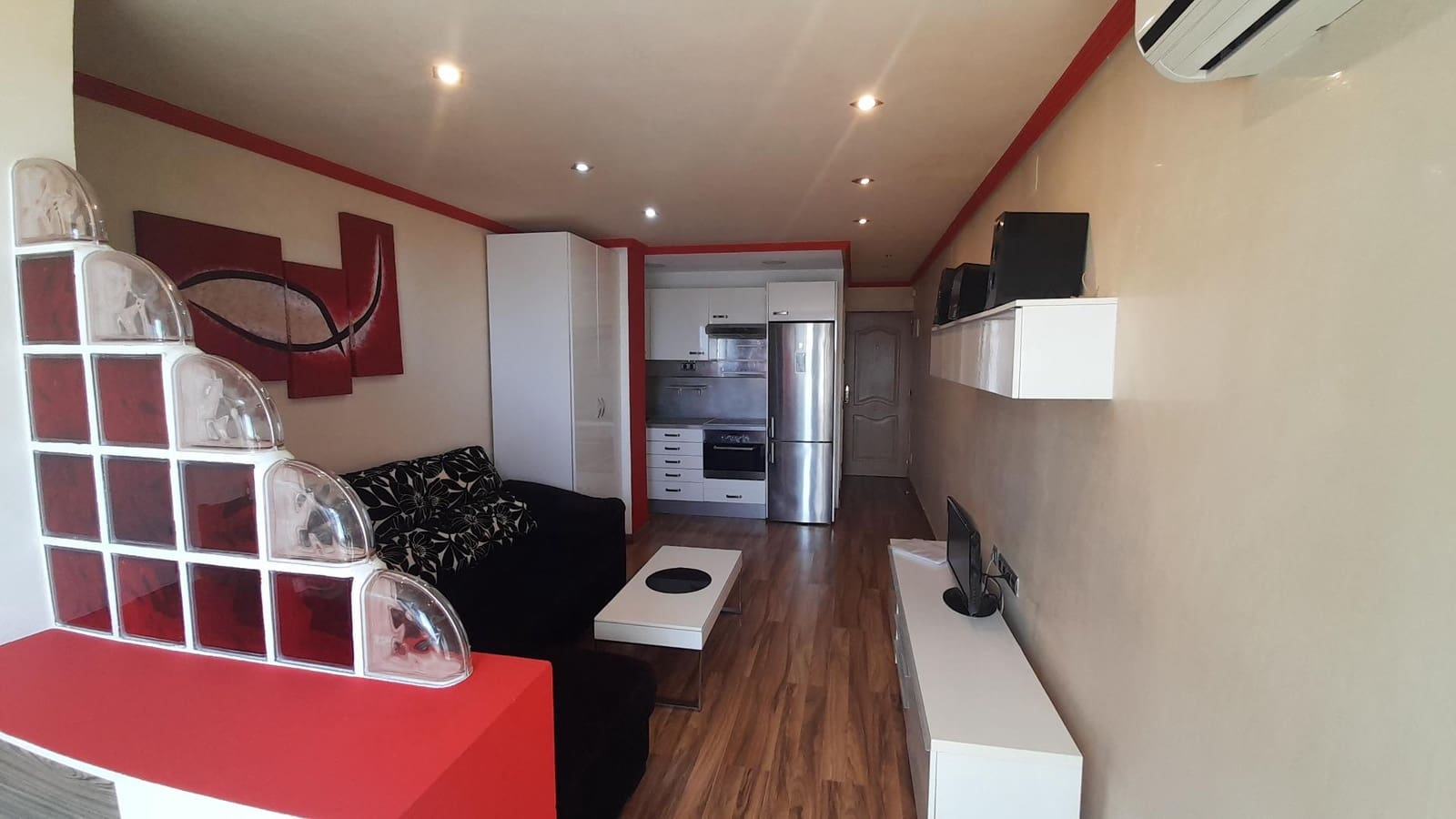 Studio til leje i Torremolinos med swimmingpool - € 750 (Ref: 9285449)