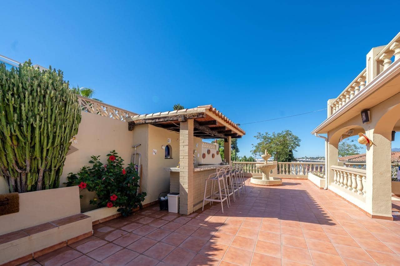 3 soverom Villa til salgs i Nueva Andalucia med svømmebasseng garasje - € 900 000 (Ref: 9285452)