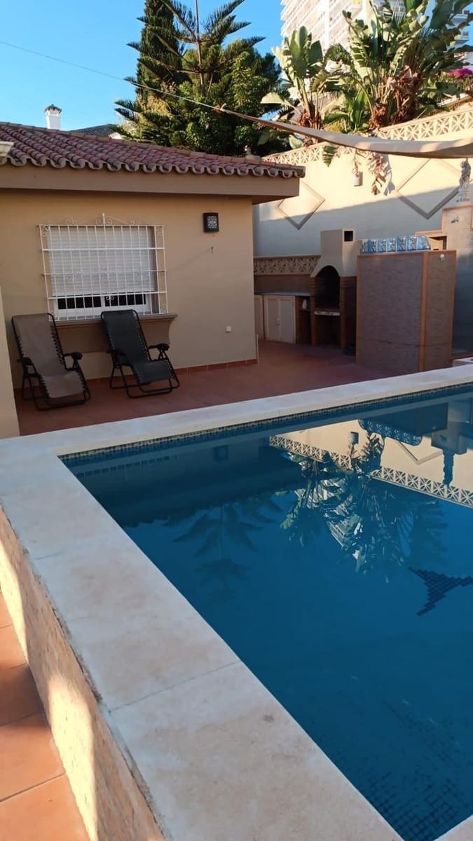 3 soverom Villa til salgs i Nueva Andalucia med svømmebasseng garasje - € 900 000 (Ref: 9285452)