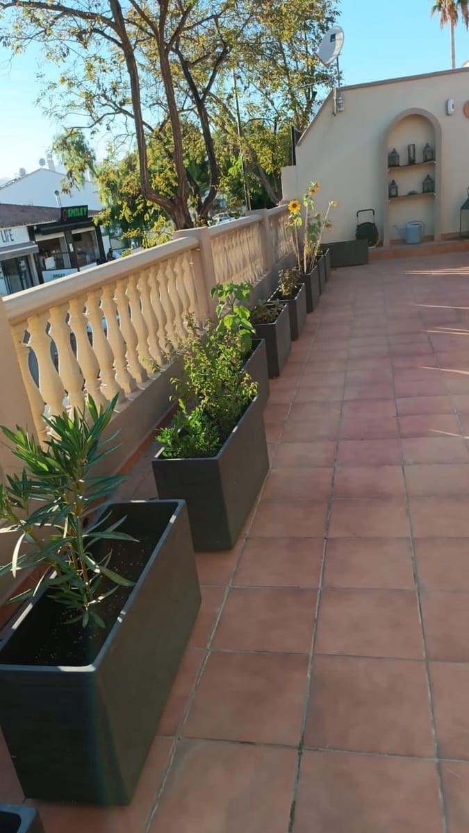 3 soverom Villa til salgs i Nueva Andalucia med svømmebasseng garasje - € 900 000 (Ref: 9285452)