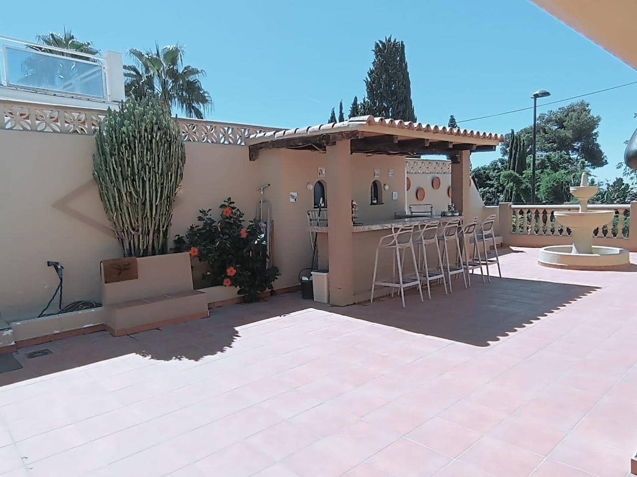 3 soverom Villa til salgs i Nueva Andalucia med svømmebasseng garasje - € 900 000 (Ref: 9285452)