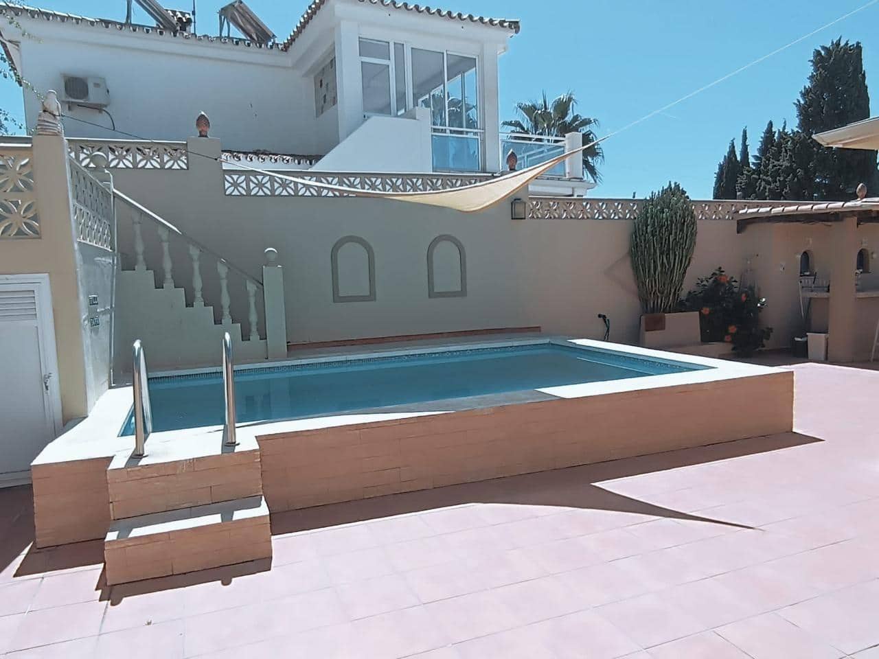 3 soverom Villa til salgs i Nueva Andalucia med svømmebasseng garasje - € 900 000 (Ref: 9285452)