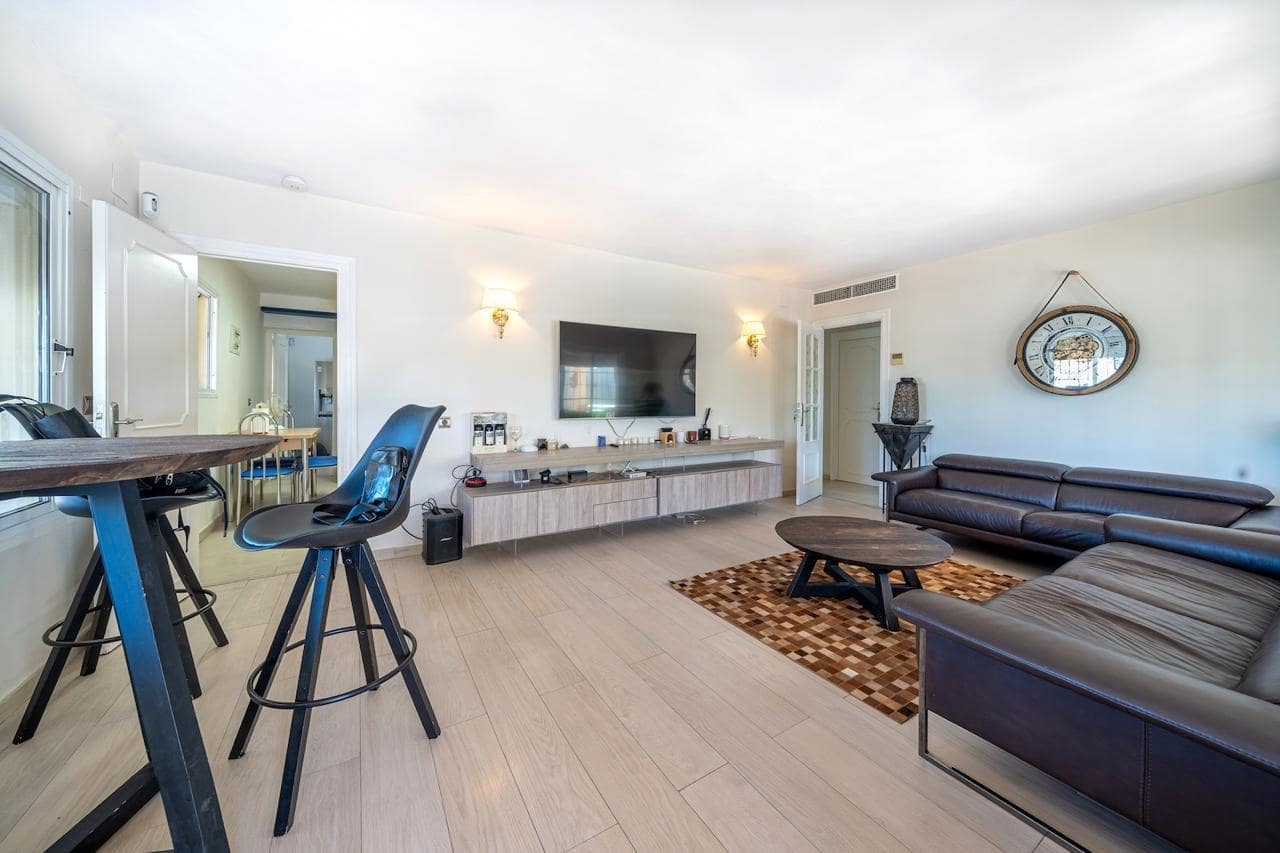 3 soverom Villa til salgs i Nueva Andalucia med svømmebasseng garasje - € 900 000 (Ref: 9285452)