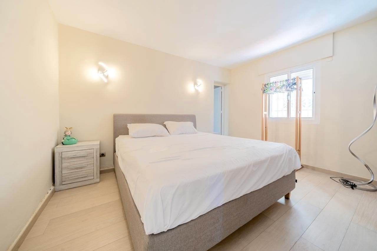 3 soverom Villa til salgs i Nueva Andalucia med svømmebasseng garasje - € 900 000 (Ref: 9285452)