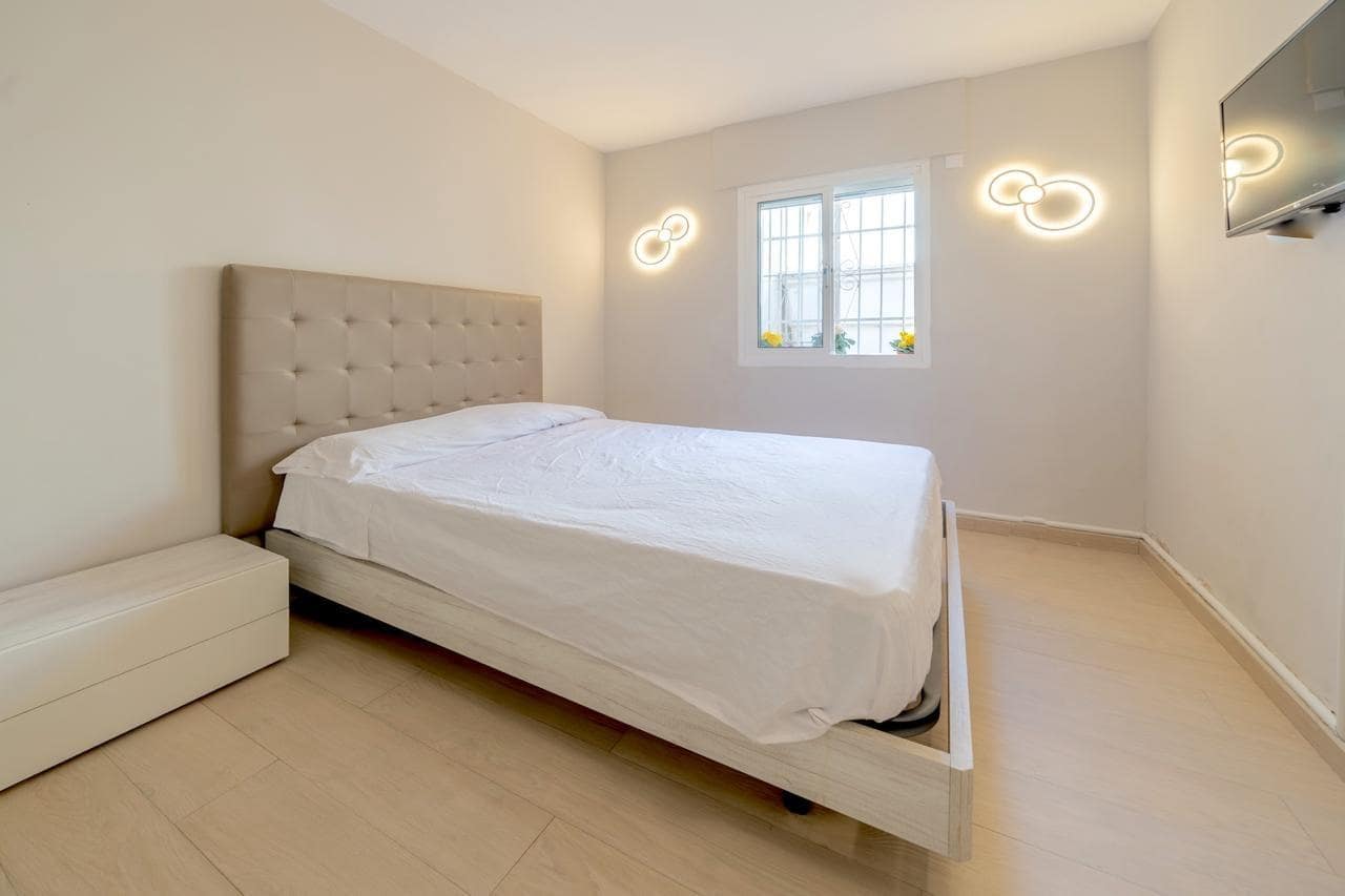 3 soverom Villa til salgs i Nueva Andalucia med svømmebasseng garasje - € 900 000 (Ref: 9285452)