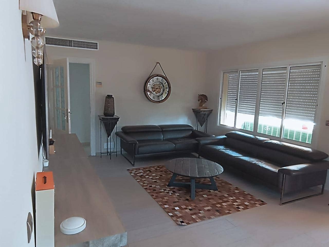 3 soverom Villa til salgs i Nueva Andalucia med svømmebasseng garasje - € 900 000 (Ref: 9285452)