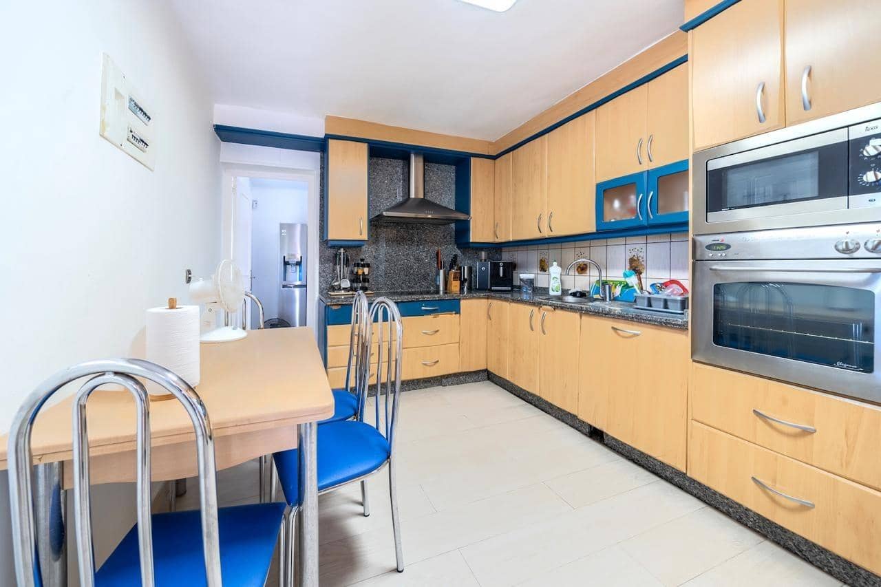 3 soverom Villa til salgs i Nueva Andalucia med svømmebasseng garasje - € 900 000 (Ref: 9285452)