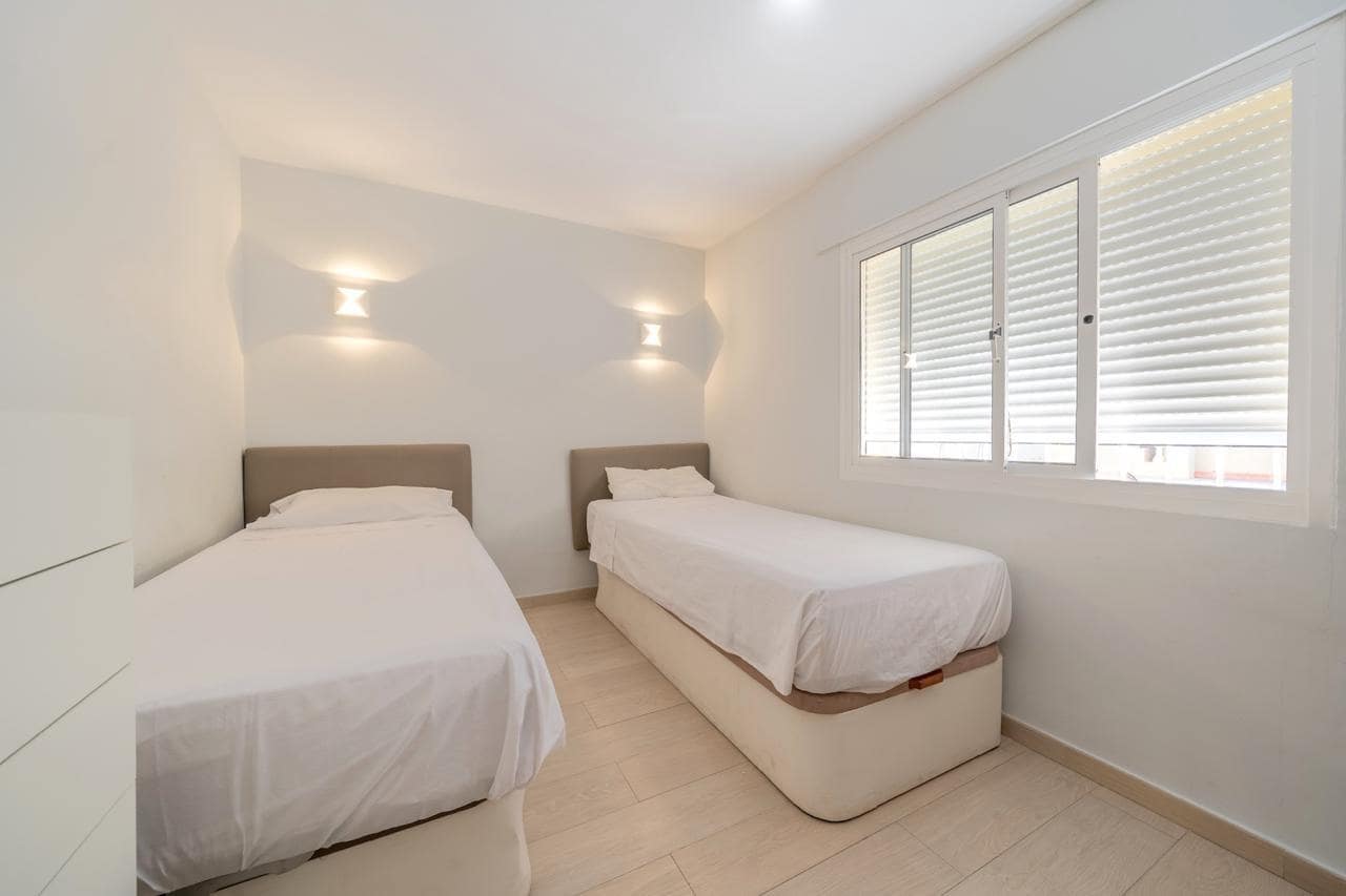 3 soverom Villa til salgs i Nueva Andalucia med svømmebasseng garasje - € 900 000 (Ref: 9285452)