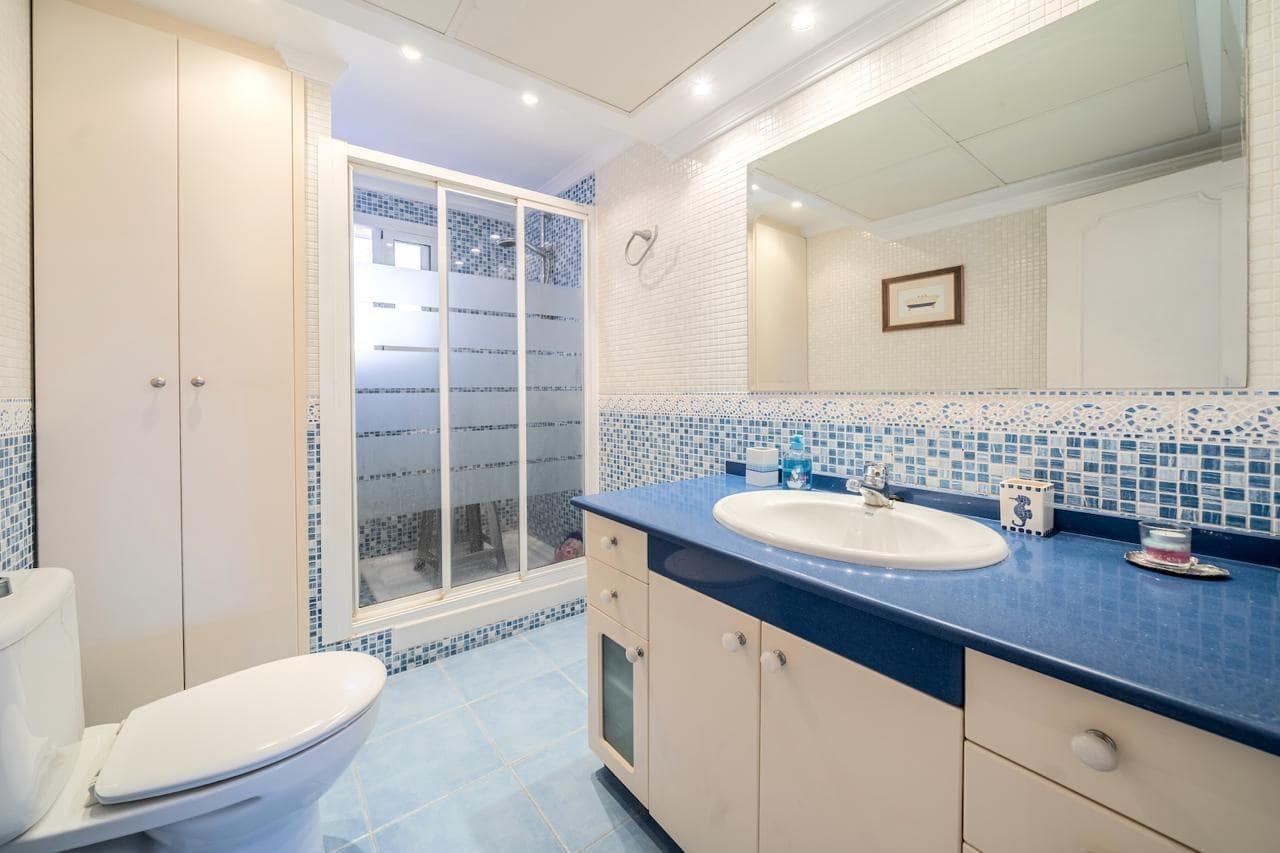 3 soverom Villa til salgs i Nueva Andalucia med svømmebasseng garasje - € 900 000 (Ref: 9285452)