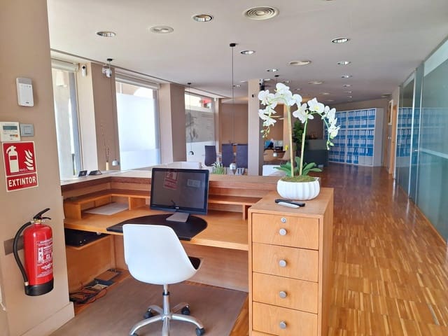 Local Comercial en Puerto Marina, Benalmádena en venta - 999.000 € (Ref: 9305142)