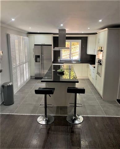 5 soveværelse Villa til leje i Cerros del Águila, Mijas med swimmingpool - € 4.800 (Ref: 9305143)