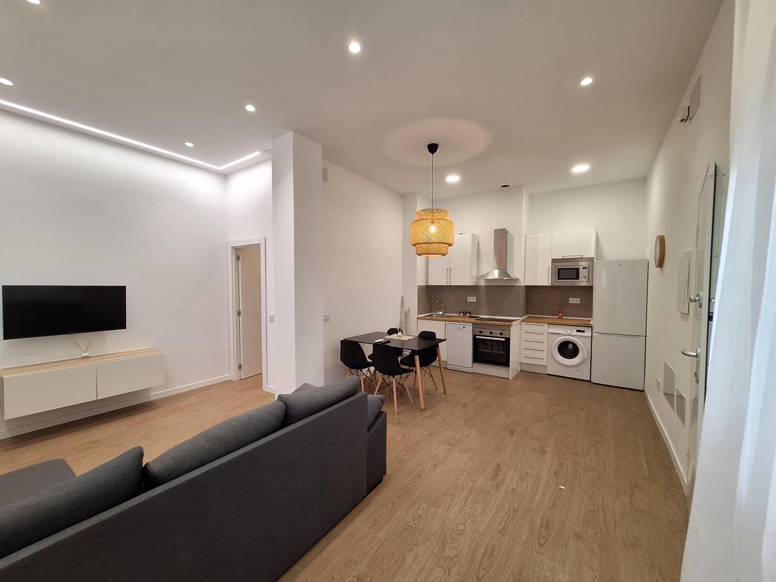 2 bedroom Flat for rent in Arroyo de la Miel - € 1,200 (Ref: 9355787)