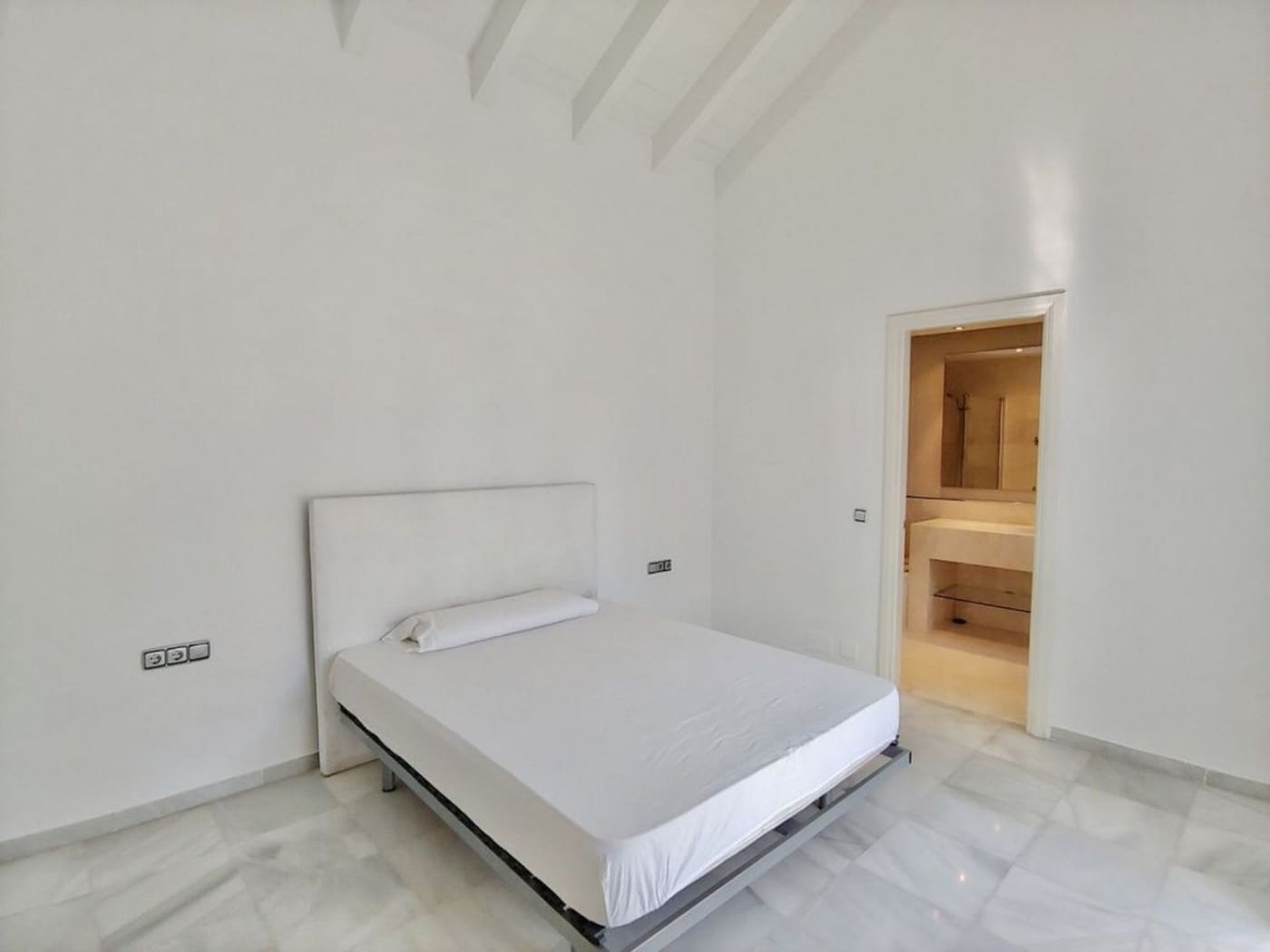 6 slaapkamer Villa te koop in Guadalmina met zwembad garage - € 4.900.000 (Ref: 9387829)