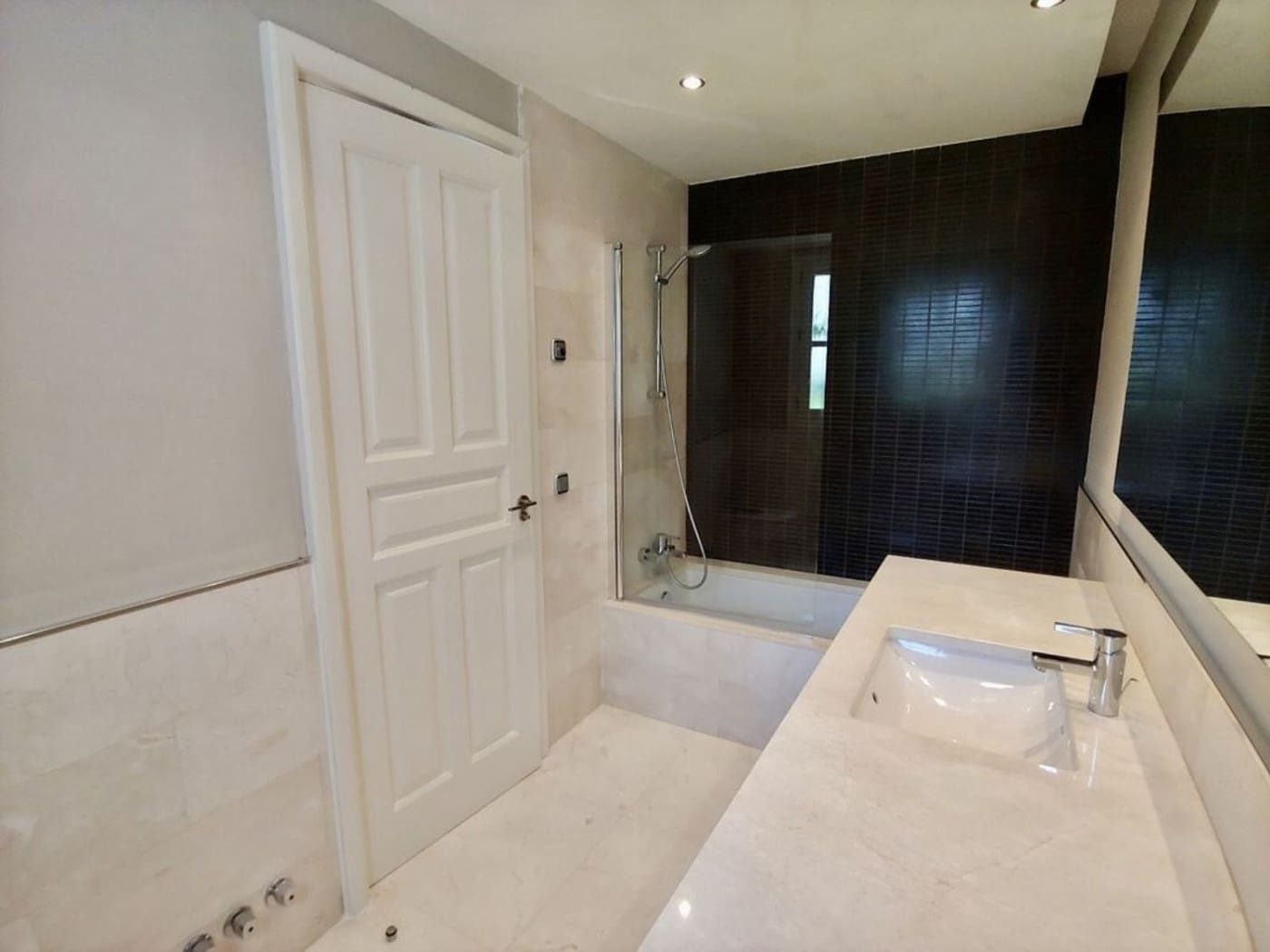 6 slaapkamer Villa te koop in Guadalmina met zwembad garage - € 4.900.000 (Ref: 9387829)