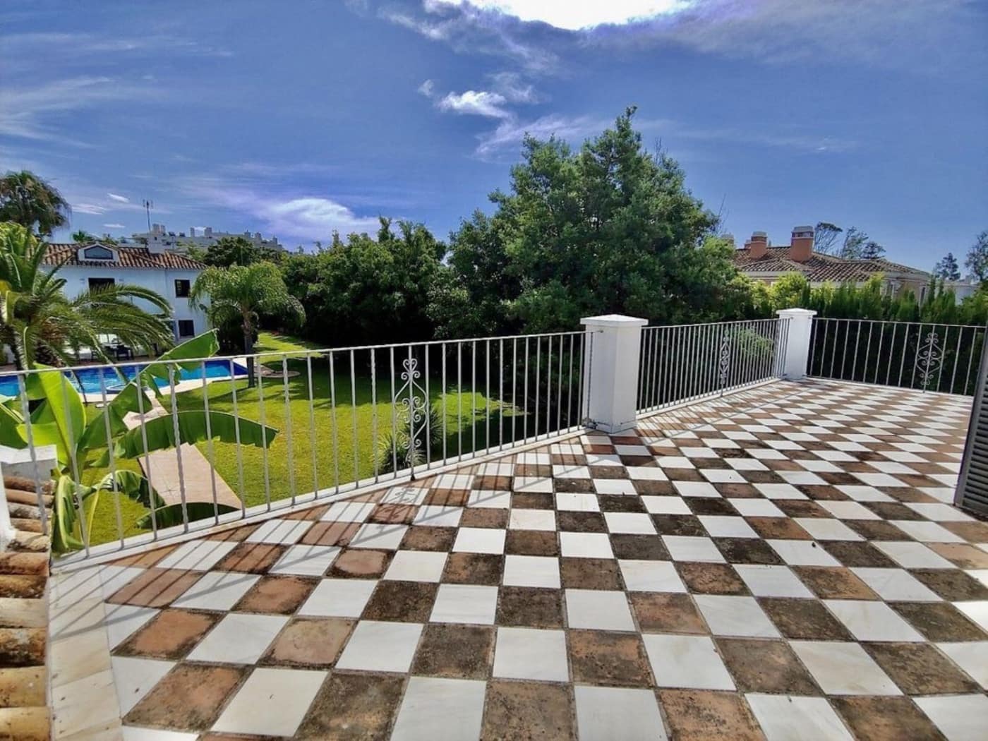 6 slaapkamer Villa te koop in Guadalmina met zwembad garage - € 4.900.000 (Ref: 9387829)