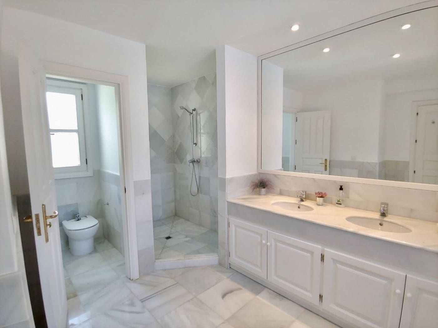 6 slaapkamer Villa te koop in Guadalmina met zwembad garage - € 4.900.000 (Ref: 9387829)