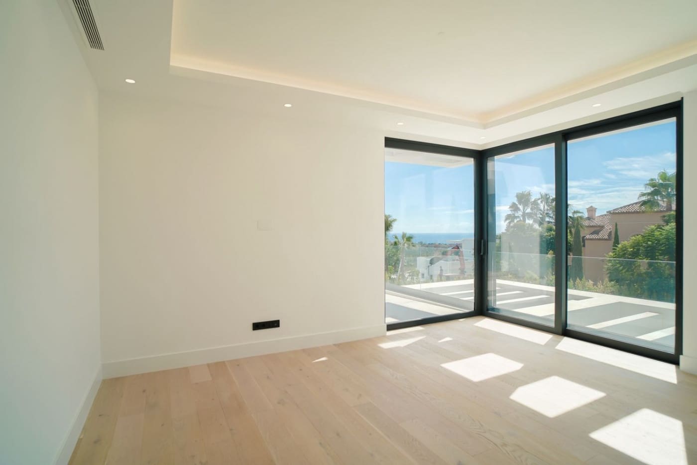 5 bedroom Villa for sale in Los Flamingos with pool - € 3,350,000 (Ref: 9387832)