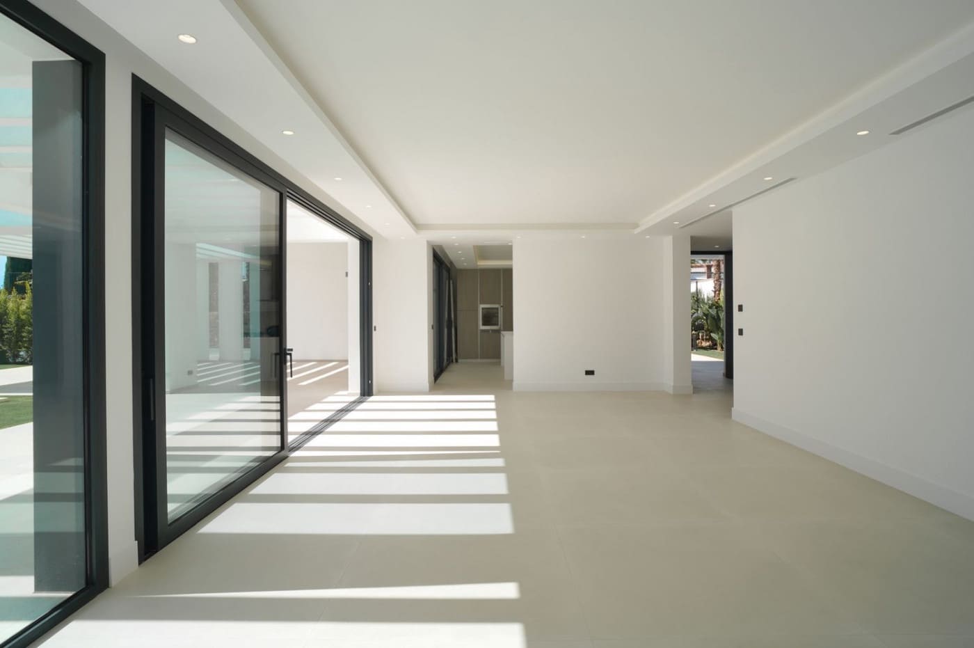 5 bedroom Villa for sale in Los Flamingos with pool - € 3,350,000 (Ref: 9387832)