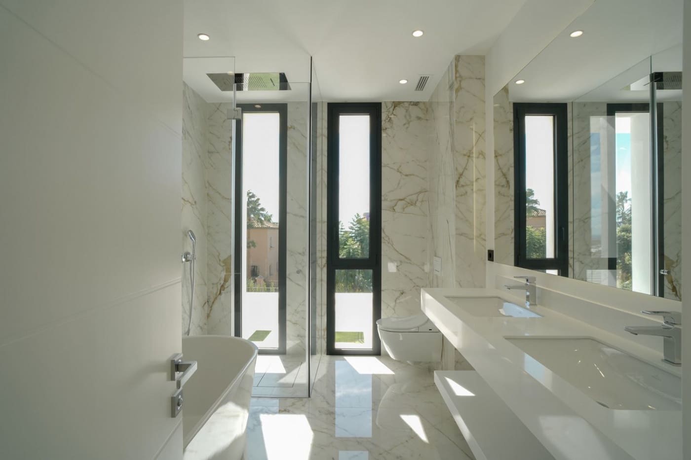 5 bedroom Villa for sale in Los Flamingos with pool - € 3,350,000 (Ref: 9387832)