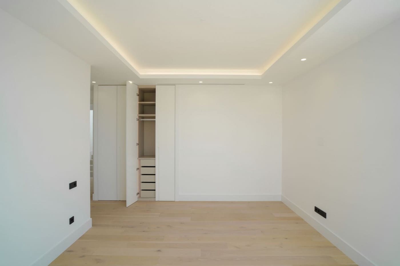 5 bedroom Villa for sale in Los Flamingos with pool - € 3,350,000 (Ref: 9387832)