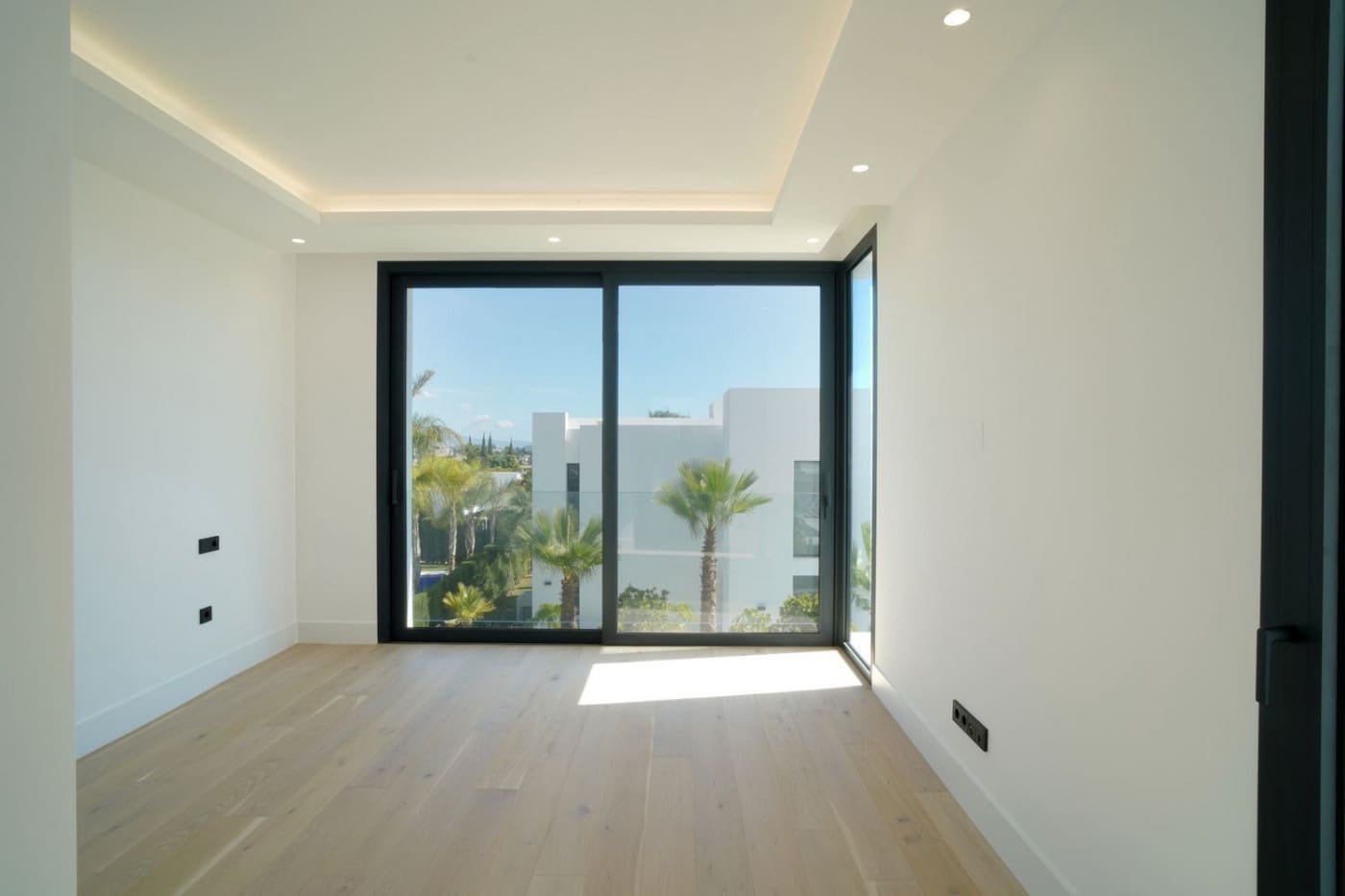 5 bedroom Villa for sale in Los Flamingos with pool - € 3,350,000 (Ref: 9387832)