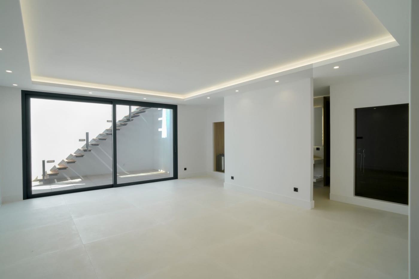 5 bedroom Villa for sale in Los Flamingos with pool - € 3,350,000 (Ref: 9387832)