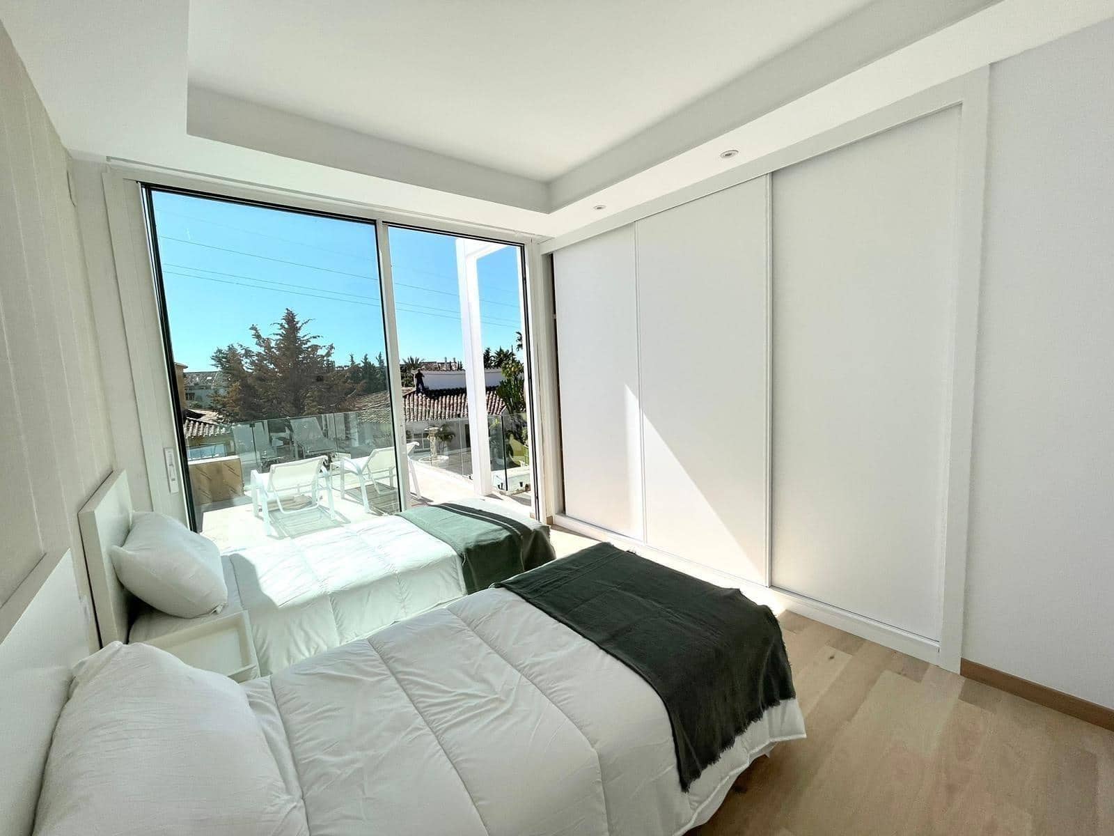 3 Zimmer Villa zu verkaufen in Marbella mit Pool - 1.950.000 € (Ref: 9387837)