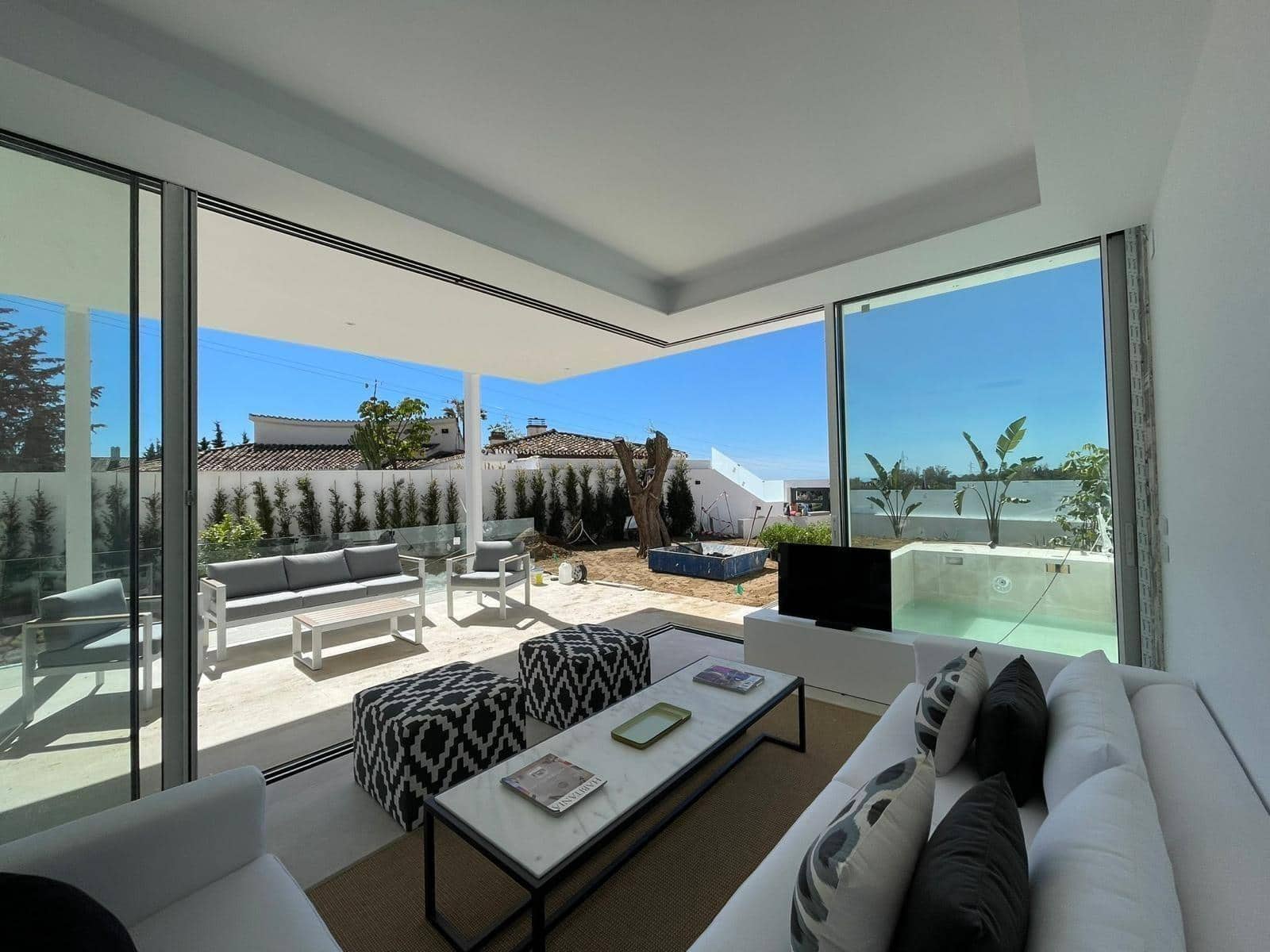 3 Zimmer Villa zu verkaufen in Marbella mit Pool - 1.950.000 € (Ref: 9387837)