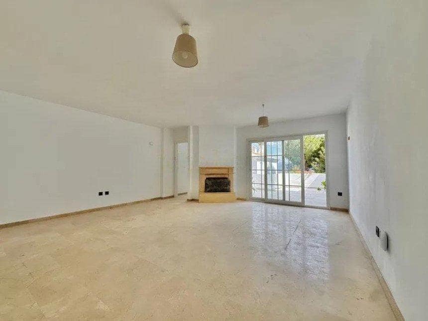 3 makuuhuone Rivitalo myytävänä paikassa Alhaurin de la Torre mukana uima-altaan 
autotalli - 450 000 € (Ref: 9387838)