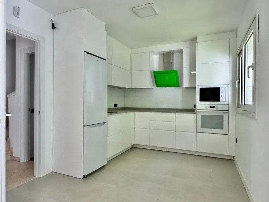 3 makuuhuone Rivitalo myytävänä paikassa Alhaurin de la Torre mukana uima-altaan 
autotalli - 450 000 € (Ref: 9387838)