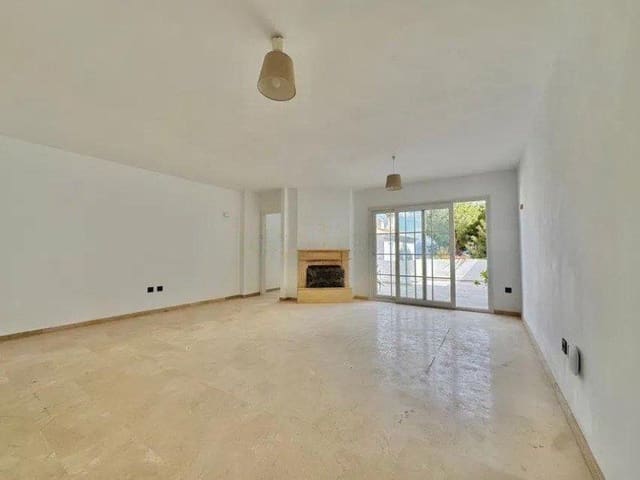 3 sovrum Radhus till salu i Alhaurín de la Torre med pool garage - 450 000 € (Ref: 9387838)