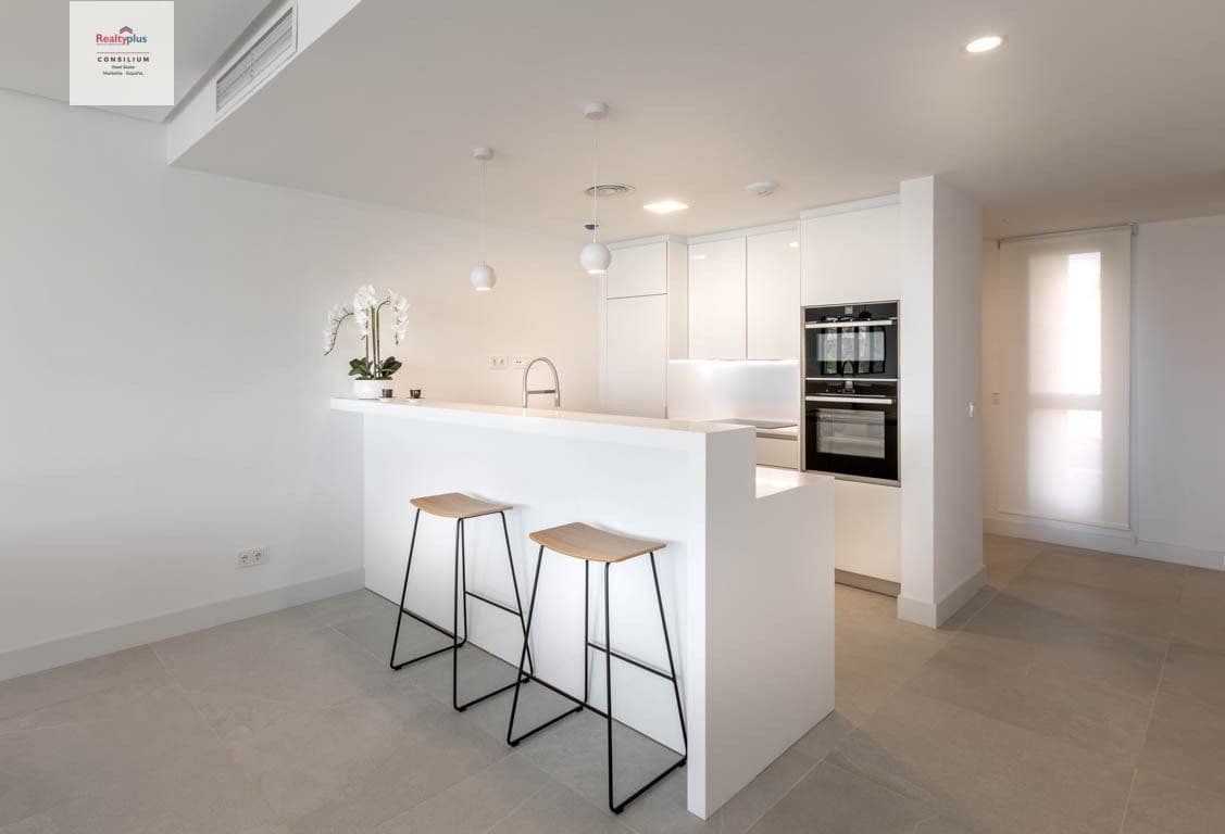 2 soverom Rekkehus til salgs i Cabopino med svømmebasseng garasje - € 460 000 (Ref: 9387839)