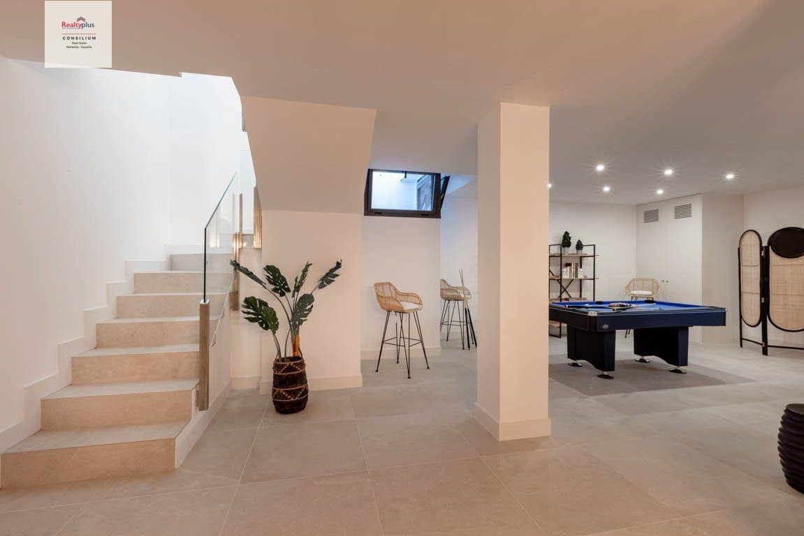 2 soverom Rekkehus til salgs i Cabopino med svømmebasseng garasje - € 460 000 (Ref: 9387839)