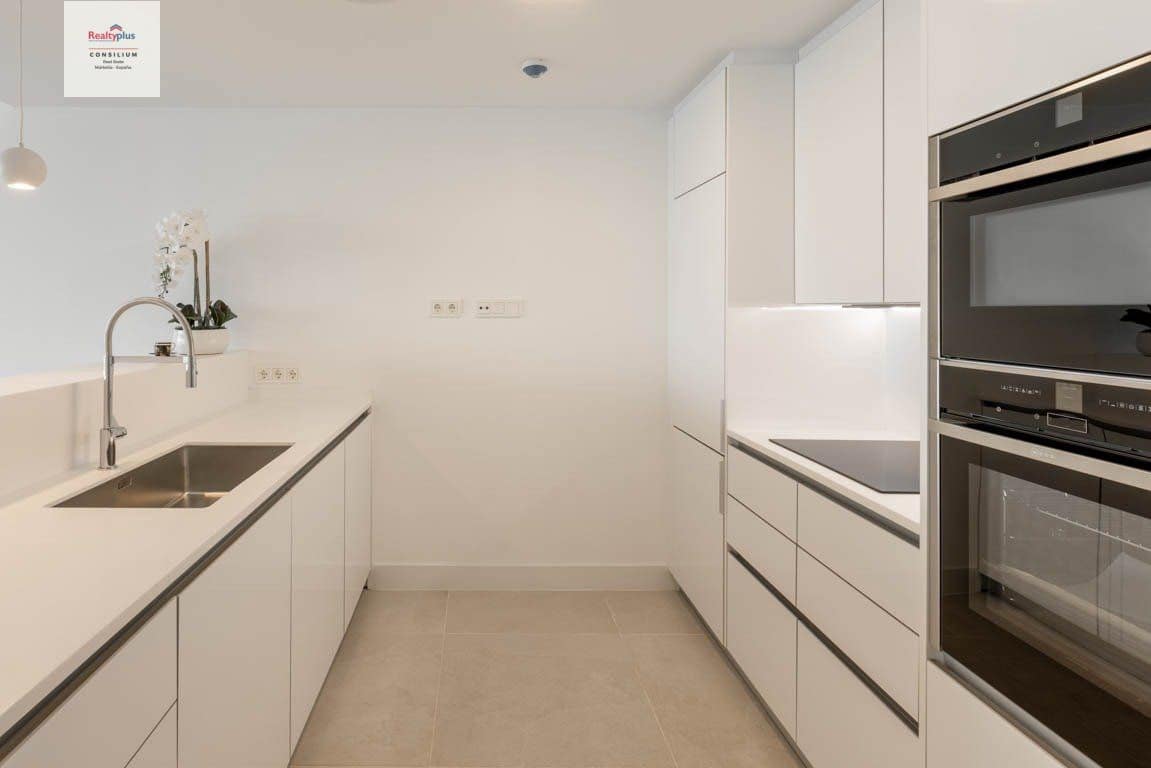 2 soverom Rekkehus til salgs i Cabopino med svømmebasseng garasje - € 460 000 (Ref: 9387839)