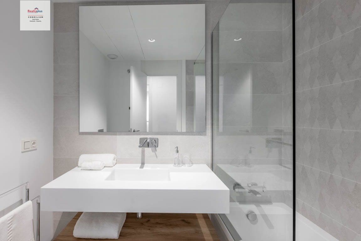 2 soverom Rekkehus til salgs i Cabopino med svømmebasseng garasje - € 460 000 (Ref: 9387839)