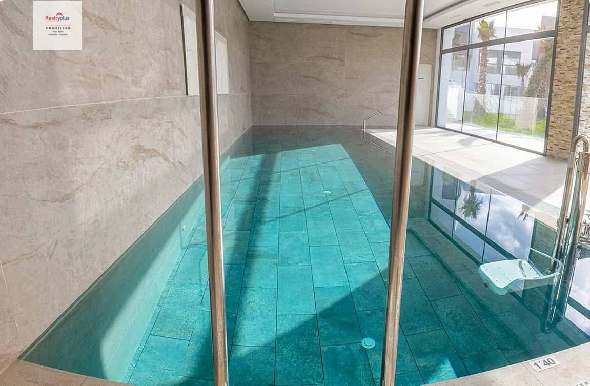 2 soverom Rekkehus til salgs i Cabopino med svømmebasseng garasje - € 460 000 (Ref: 9387839)