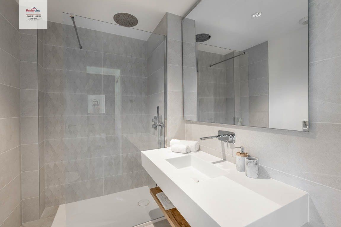 2 soverom Rekkehus til salgs i Cabopino med svømmebasseng garasje - € 460 000 (Ref: 9387839)