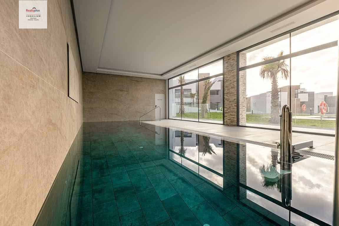 2 soverom Rekkehus til salgs i Cabopino med svømmebasseng garasje - € 460 000 (Ref: 9387839)