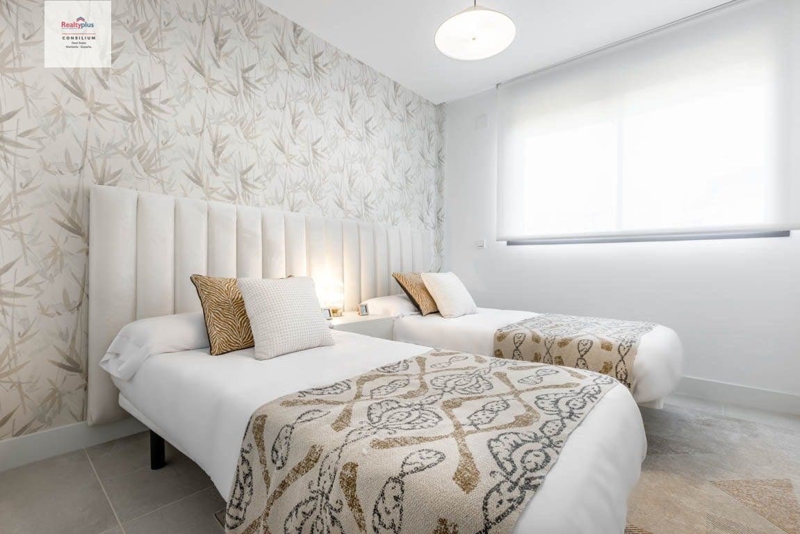 2 soverom Rekkehus til salgs i Cabopino med svømmebasseng garasje - € 460 000 (Ref: 9387839)