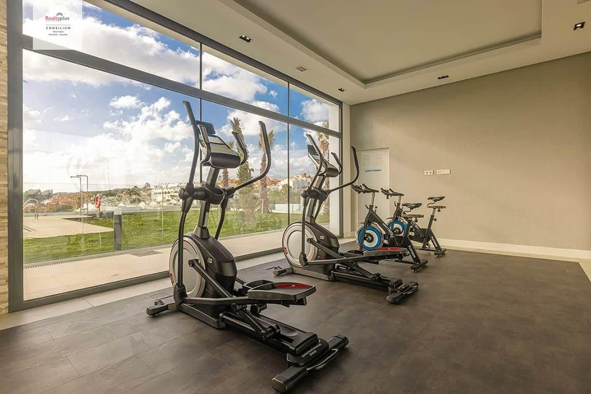 2 soverom Rekkehus til salgs i Cabopino med svømmebasseng garasje - € 460 000 (Ref: 9387839)