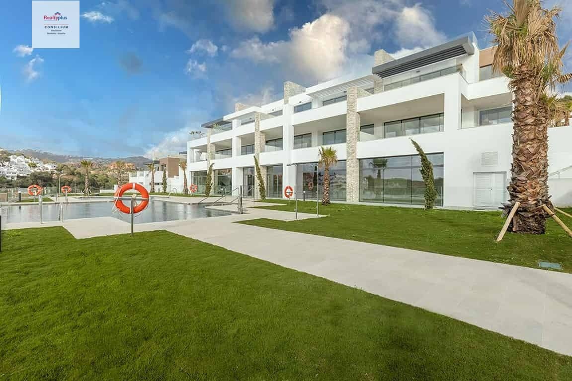 2 soverom Rekkehus til salgs i Cabopino med svømmebasseng garasje - € 460 000 (Ref: 9387839)