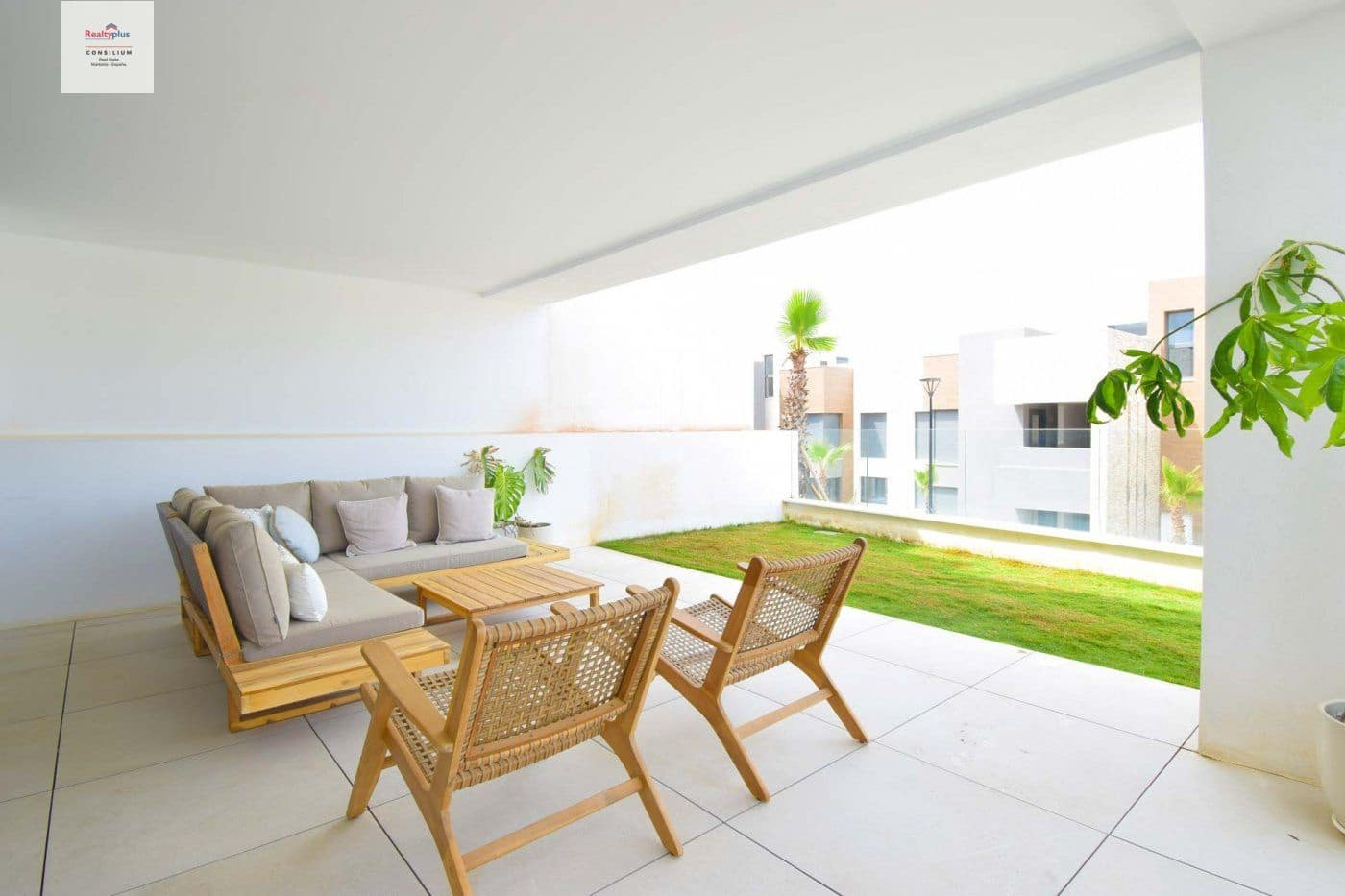 2 soverom Rekkehus til salgs i Cabopino med svømmebasseng garasje - € 460 000 (Ref: 9387839)