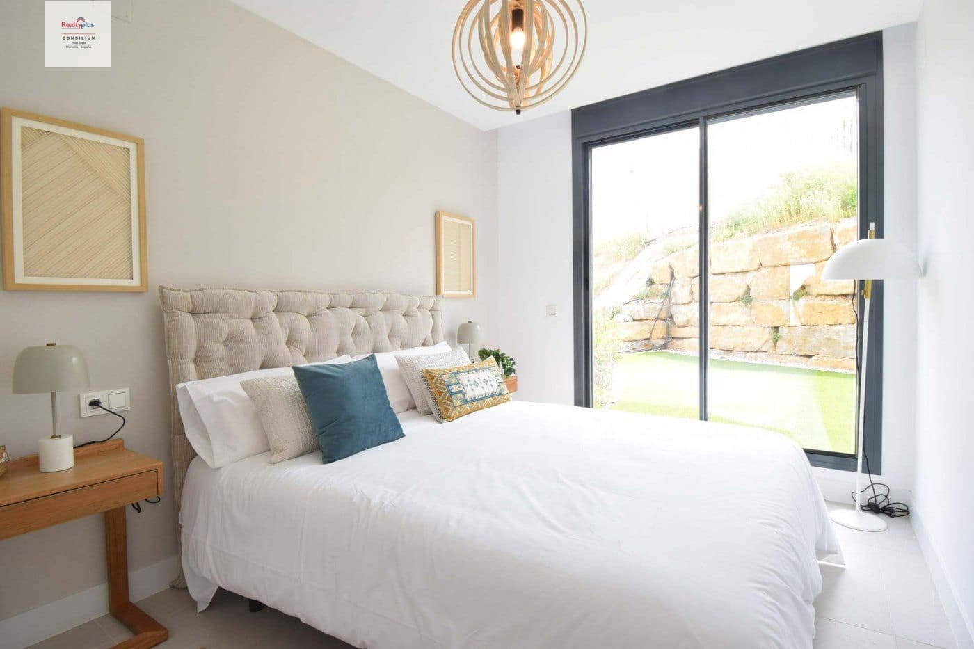 2 soverom Rekkehus til salgs i Cabopino med svømmebasseng garasje - € 460 000 (Ref: 9387839)